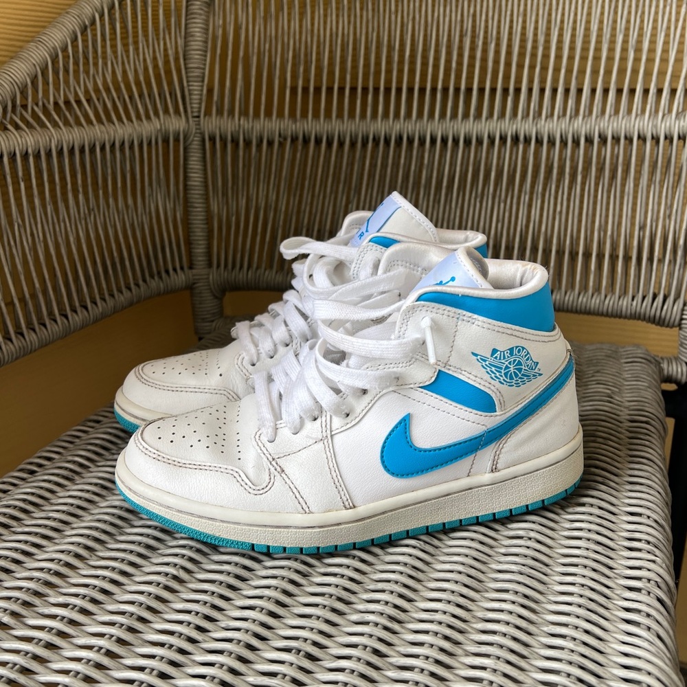 Jordan 1 Mid - UNC